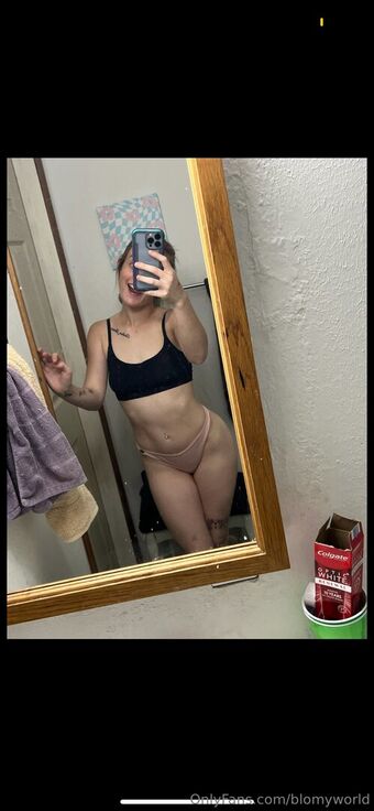 blomyworld Meztelen Kiszivárgások OnlyFans Fotó 15