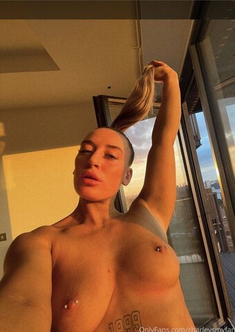 Charly Max Meztelen Kiszivárgások OnlyFans Fotó 4
