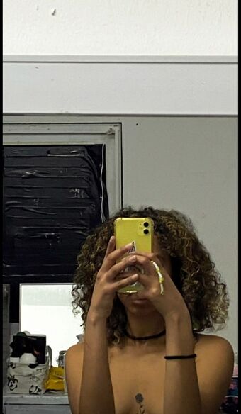Curlysara Meztelen Kiszivárgások OnlyFans Fotó 2