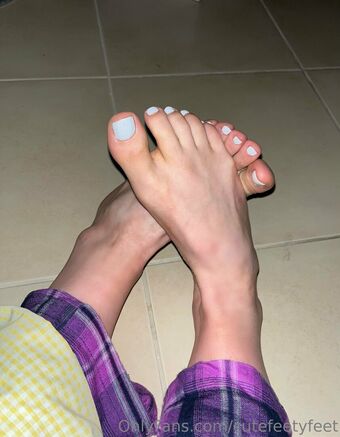 cutefeetyfeet