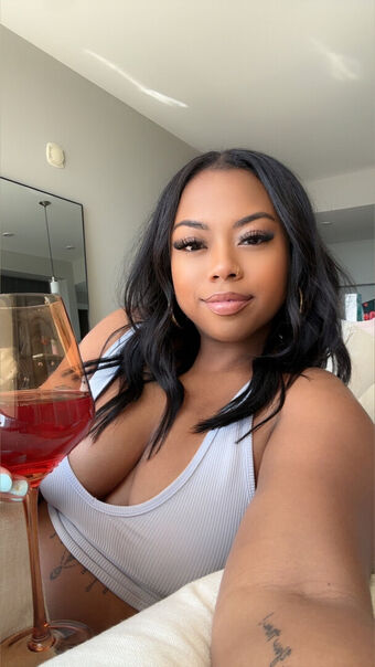 Devyn Sky Meztelen Kiszivárgások OnlyFans Fotó 2