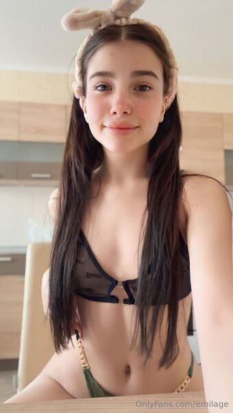 emilage Meztelen Kiszivárgások OnlyFans Fotó 110