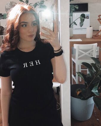 Emily Roach Meztelen Kiszivárgások OnlyFans Fotó 5