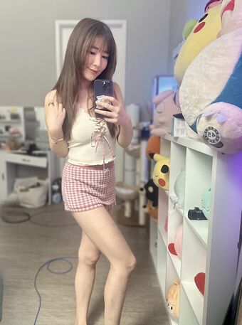 Emily Wang Meztelen Kiszivárgások OnlyFans Fotó 50