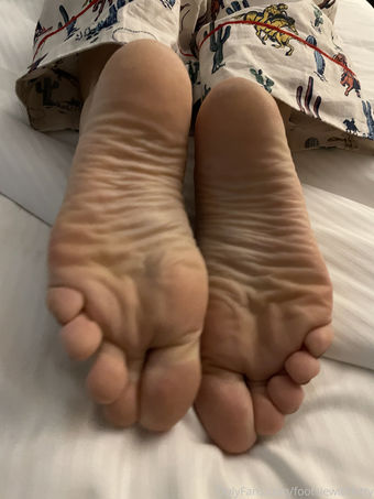 footsiewithkitty