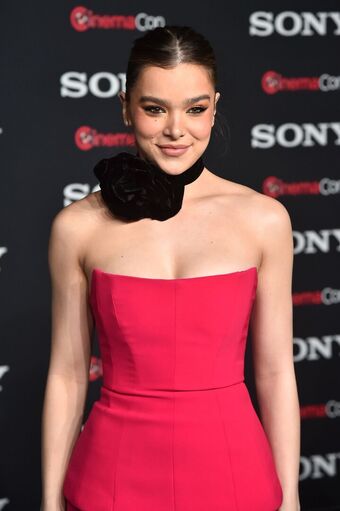 Hailee Steinfeld