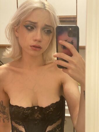 Neoliberal Hell Meztelen Kiszivárgások OnlyFans Fotó 2