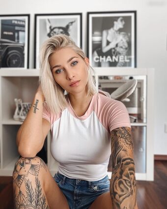 Sandra Peterhoff Meztelen Kiszivárgások OnlyFans Fotó 1