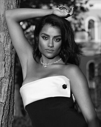 Simone Ashley Meztelen Kiszivárgások OnlyFans Fotó 122