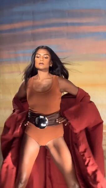 Simone Ashley Meztelen Kiszivárgások OnlyFans Fotó 127