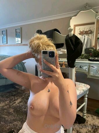 simsyyy__ Meztelen Kiszivárgások OnlyFans Fotó 4