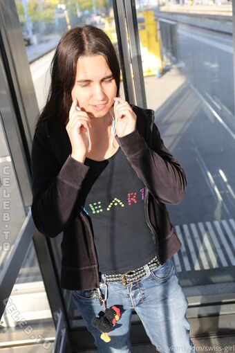 swiss-girl-vanessa Meztelen Kiszivárgások OnlyFans Fotó 21