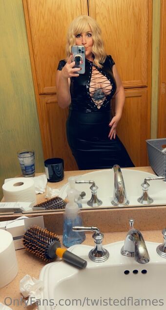 twistedflames Meztelen Kiszivárgások OnlyFans Fotó 8