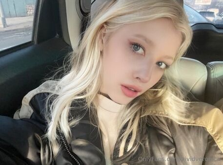 vividveronica
