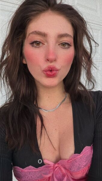 Willow Shields Meztelen Kiszivárgások OnlyFans Fotó 218