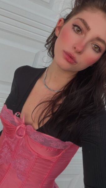 Willow Shields Meztelen Kiszivárgások OnlyFans Fotó 219